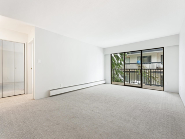 204 155 E 5th Street, North Vancouver, BC, North vancouver — Apartment/Condo for sale