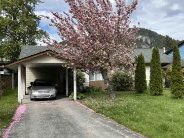 1558 Eagle Run Drive, Squamish, BC, Squamish — Single Family Residence for sale