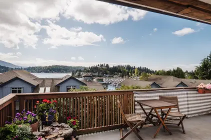 514 S Fletcher Road, Gibsons, BC, Gibsons — Single Family Residence for sale