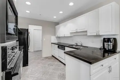 209 7600 Moffatt Road, Richmond, BC, Richmond — Apartment/Condo for sale