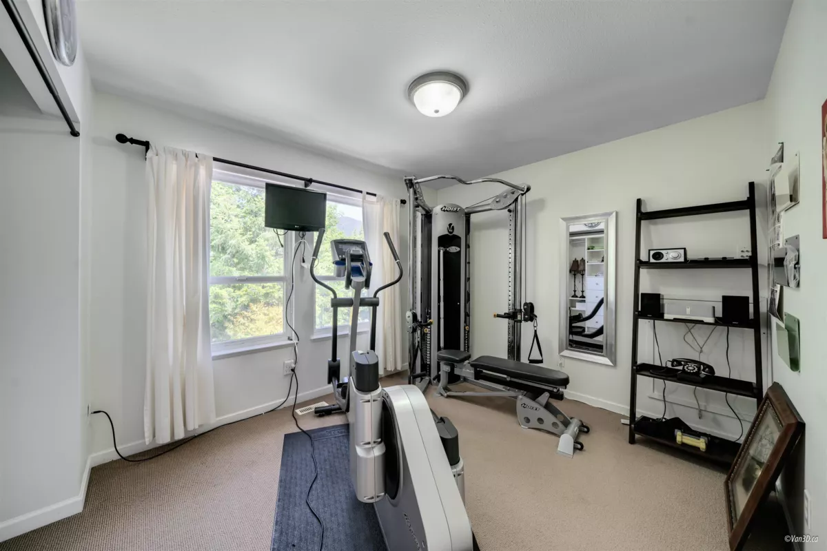 Backyard Photo of 5401 West Vista Court, West Vancouver, BC