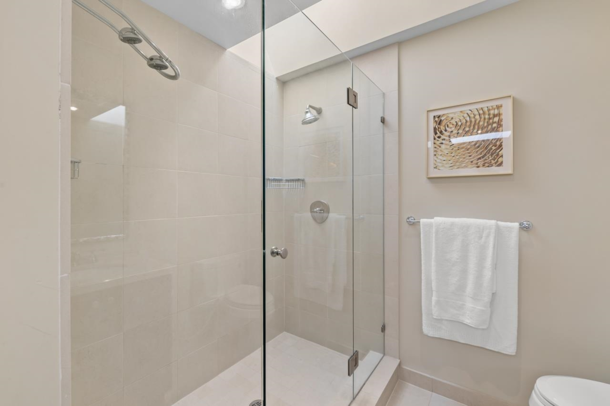 Entry Foyer Photo of 5401 West Vista Court, West Vancouver, BC