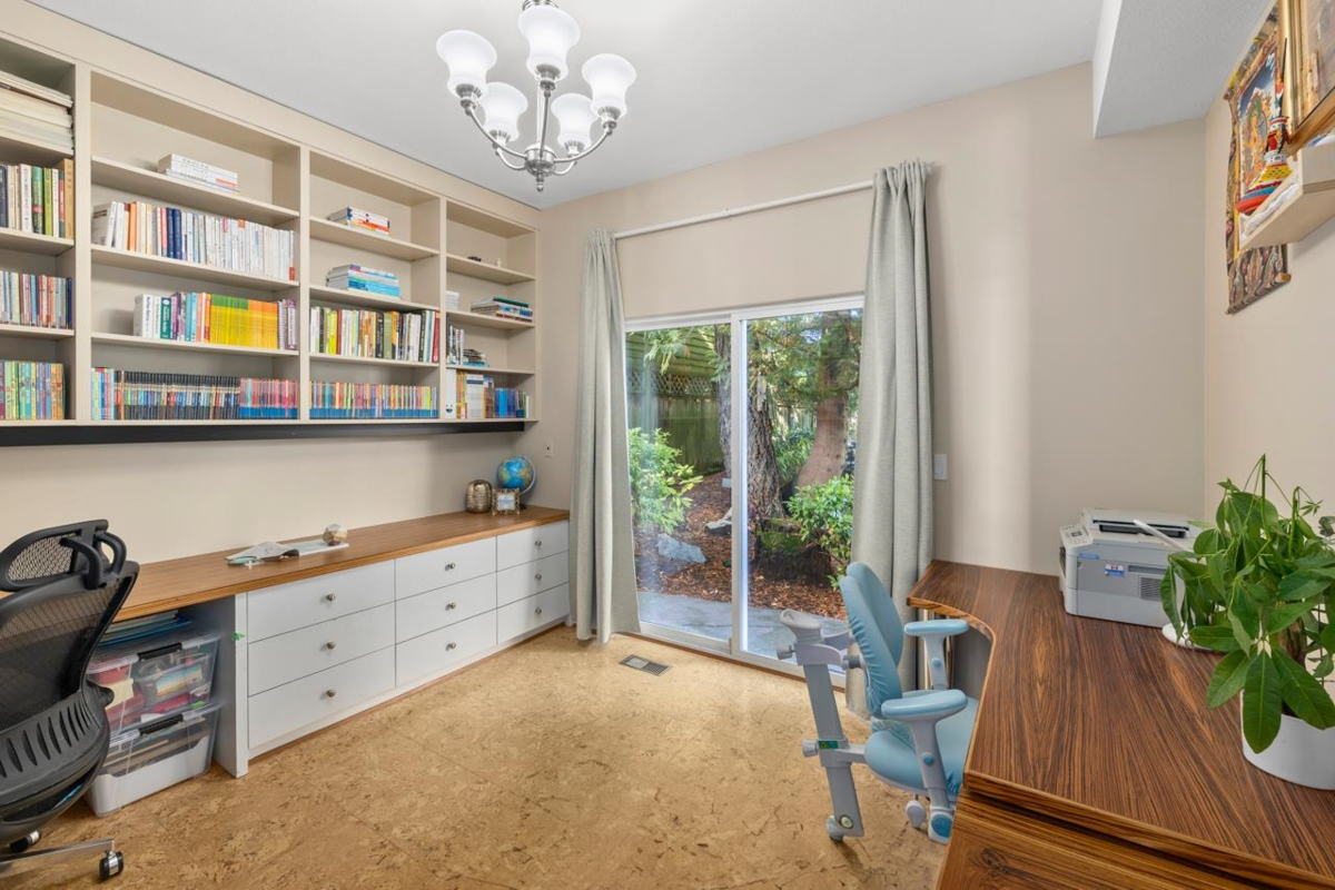 Garden / Landscaping Photo of 5401 West Vista Court, West Vancouver, BC