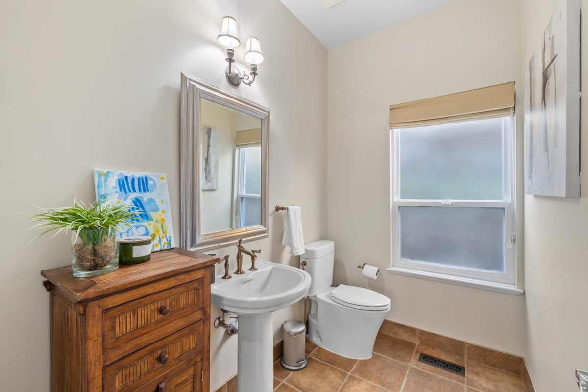 Hot Tub / Spa Photo of 5401 West Vista Court, West Vancouver, BC