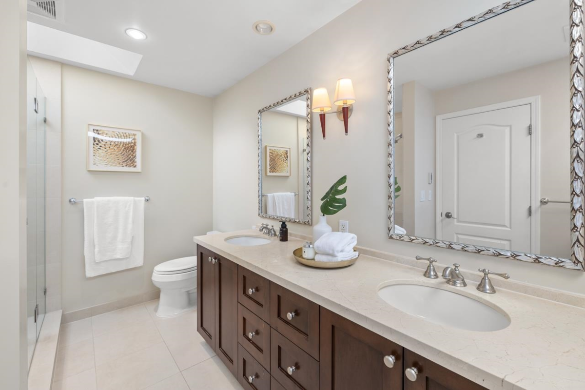 Mudroom Photo of 5401 West Vista Court, West Vancouver, BC