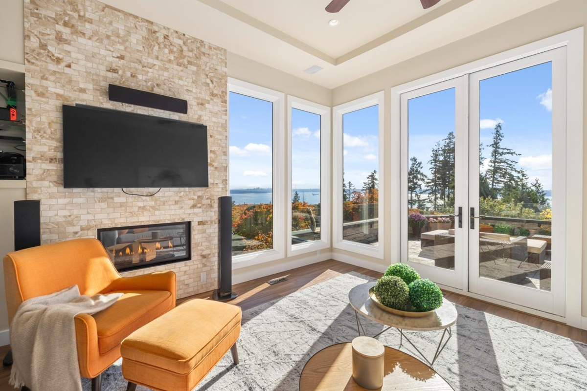 Primary Bathroom Photo of 5401 West Vista Court, West Vancouver, BC
