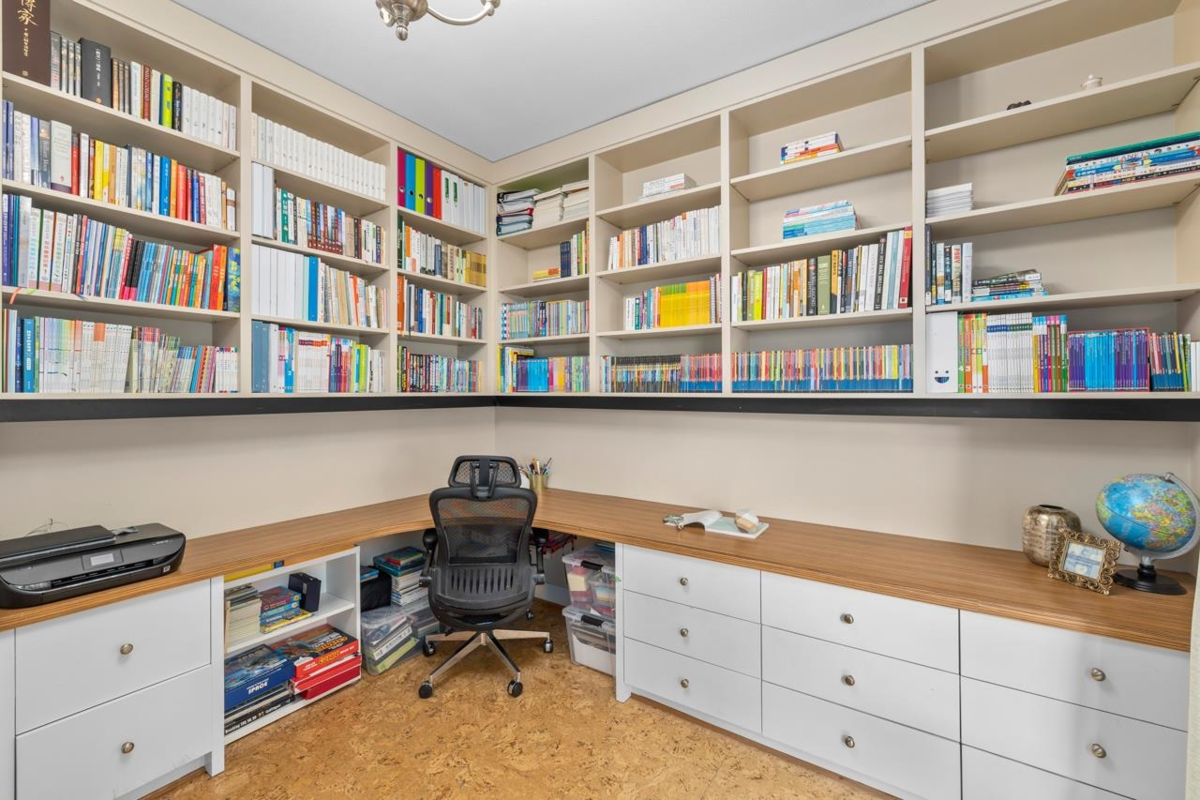 Swimming Pool Photo of 5401 West Vista Court, West Vancouver, BC