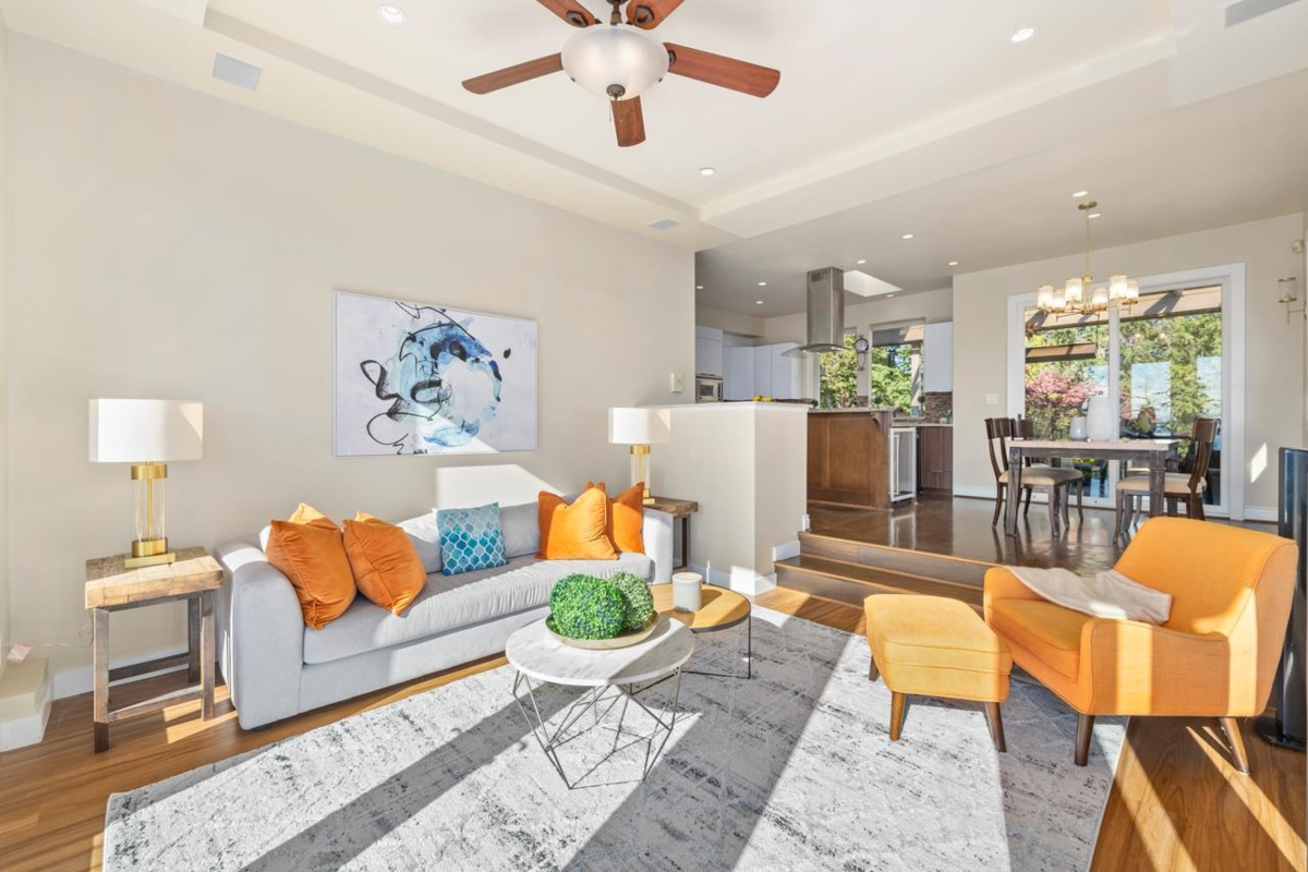 Walk-In Closet Photo of 5401 West Vista Court, West Vancouver, BC