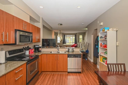 32 7088 191 Street, Surrey, BC, Surrey — Townhouse for sale