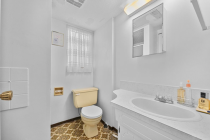 Hallway Photo of 919 E 39th Avenue, Vancouver, BC