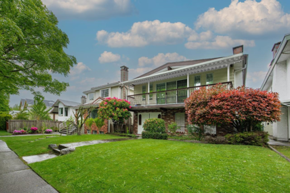 Swimming Pool Photo of 919 E 39th Avenue, Vancouver, BC