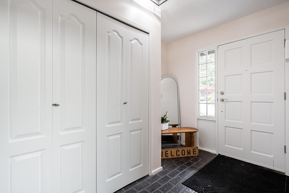 Family Room Photo of 2 46338 Mccaffrey Boulevard, Chilliwack, BC