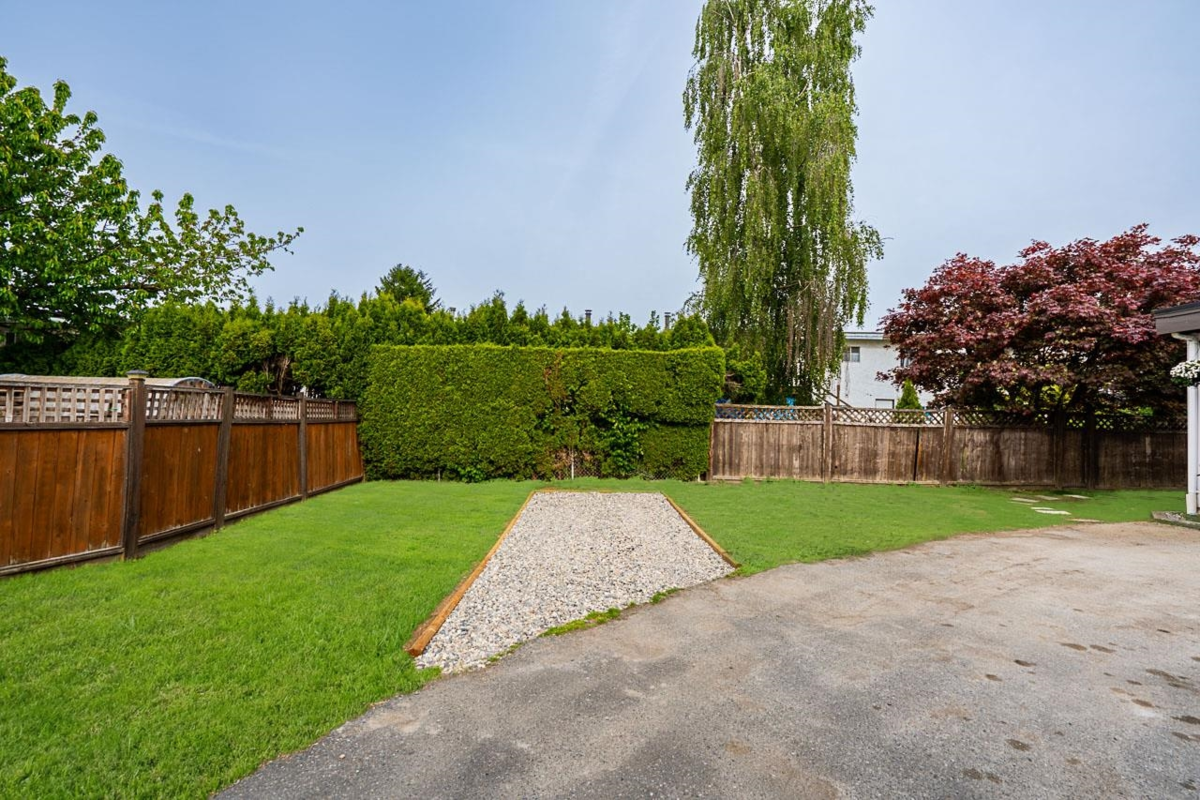 Living Room Photo of 2 46338 Mccaffrey Boulevard, Chilliwack, BC