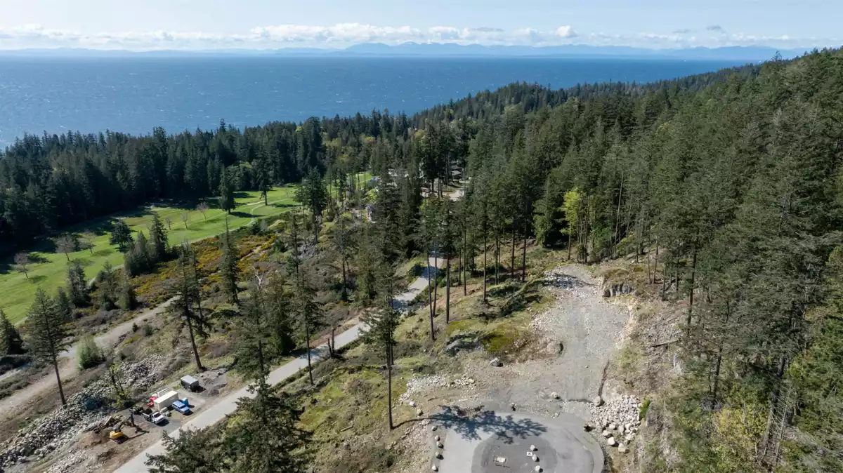 Basement Recreation Room Photo of 814 Mcintosh Lane, Bowen Island, BC