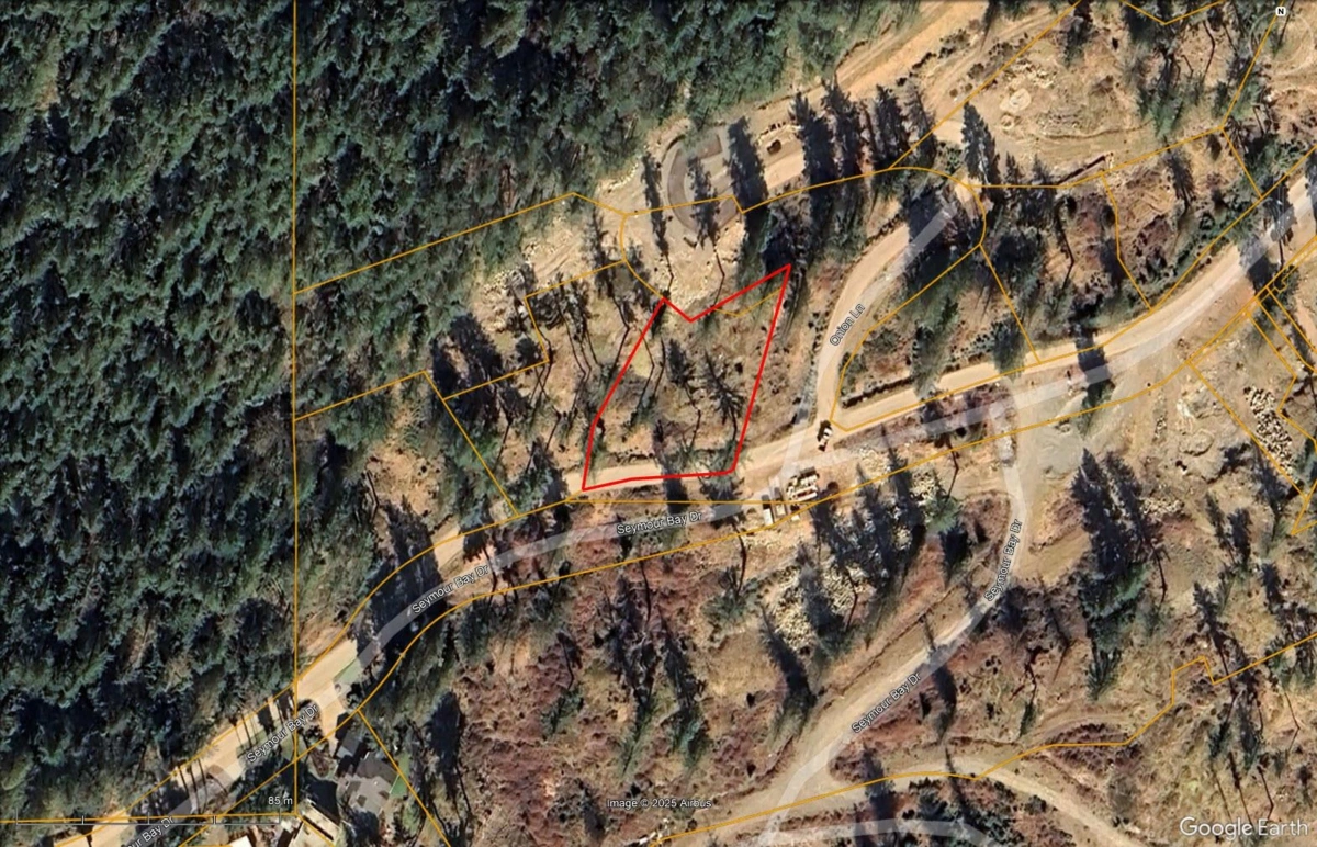 Hallway Photo of 814 Mcintosh Lane, Bowen Island, BC