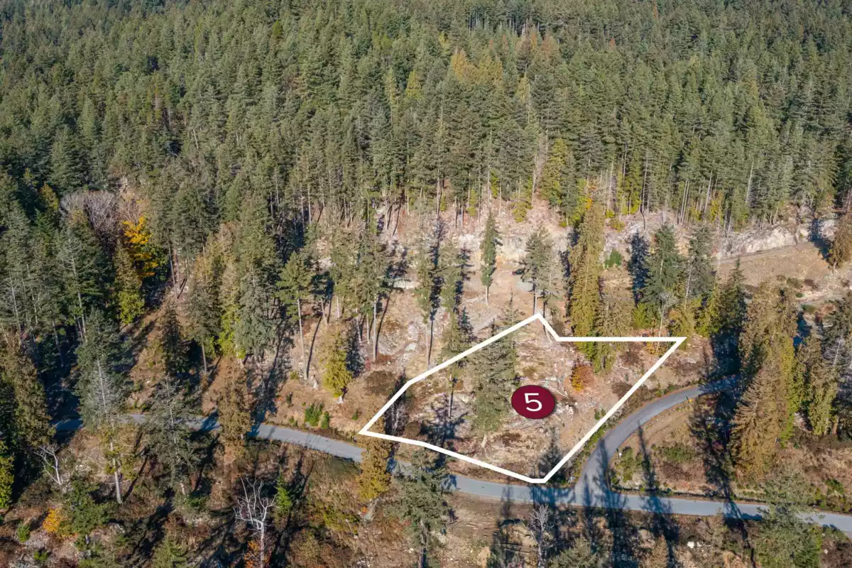 Living Room Photo of 814 Mcintosh Lane, Bowen Island, BC