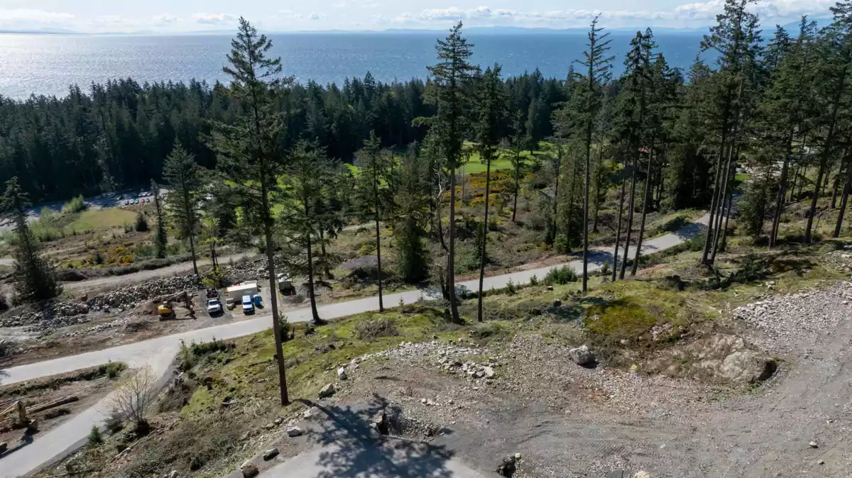 Powder Room Photo of 814 Mcintosh Lane, Bowen Island, BC