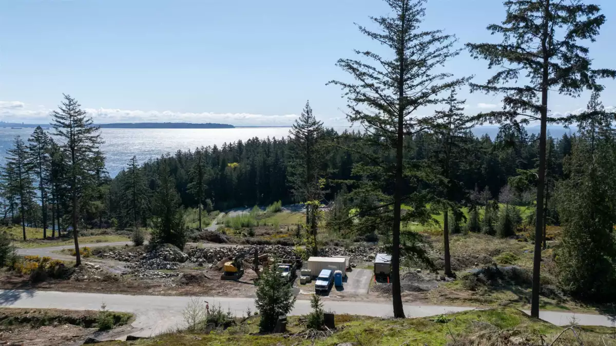 Primary Bathroom Photo of 814 Mcintosh Lane, Bowen Island, BC