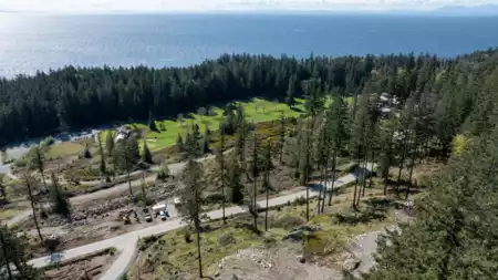 Office / Den Photo of 814 Mcintosh Lane, Bowen Island, BC