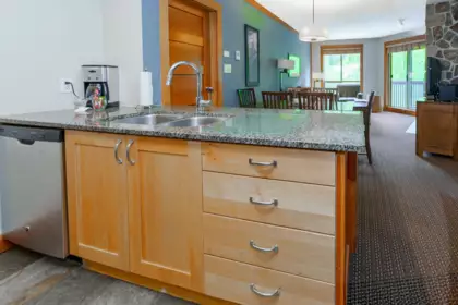 320D 2036 London Lane, Whistler, BC, Whistler — Apartment/Condo for sale