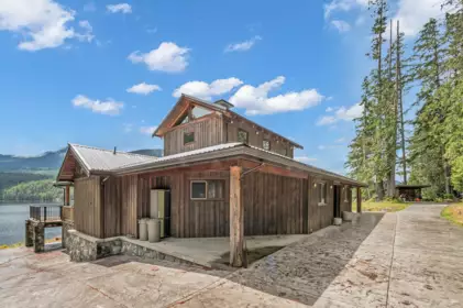 Hot Tub / Spa Photo of 15781 East Egmont Shoreline, Egmont, BC