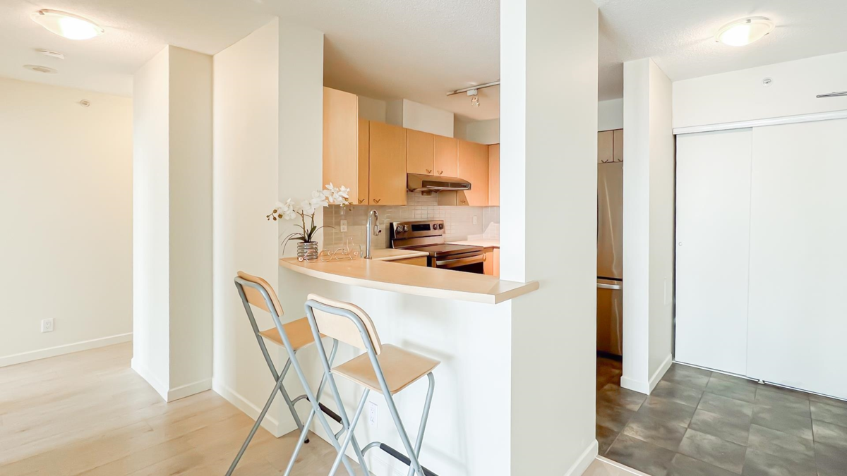 Breakfast Nook Photo of 1305 8180 Granville Avenue, Richmond, BC