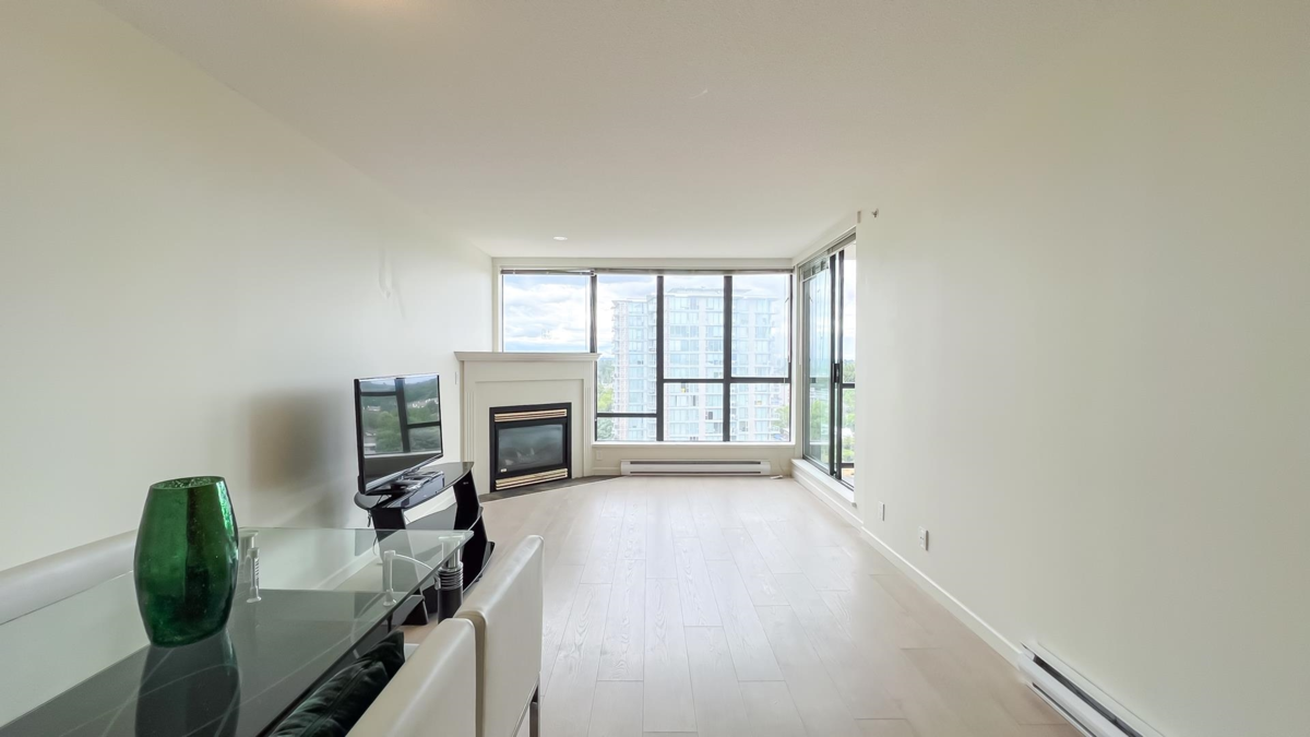 Family Room Photo of 1305 8180 Granville Avenue, Richmond, BC