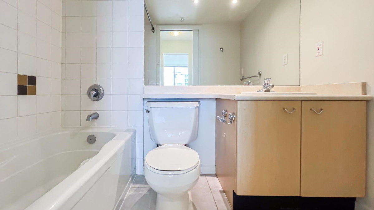 Powder Room Photo of 1305 8180 Granville Avenue, Richmond, BC