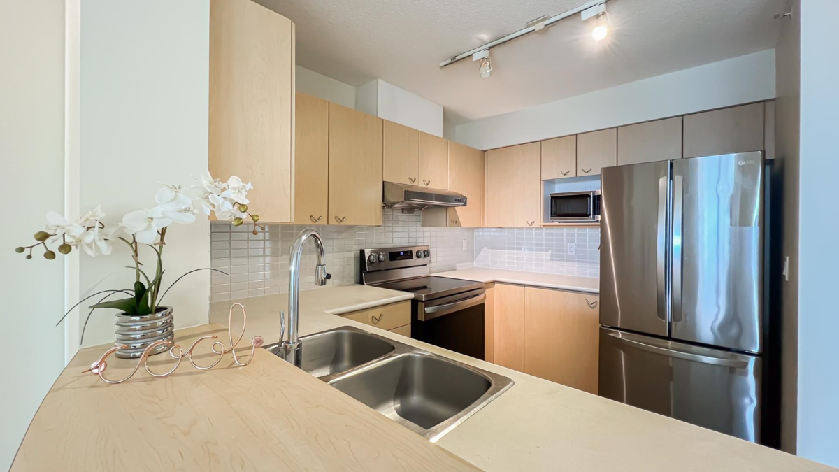 Primary Bedroom Photo of 1305 8180 Granville Avenue, Richmond, BC