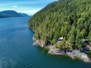 Family Room Photo of Block 1 Jervis Inlet Beach, Egmont, BC