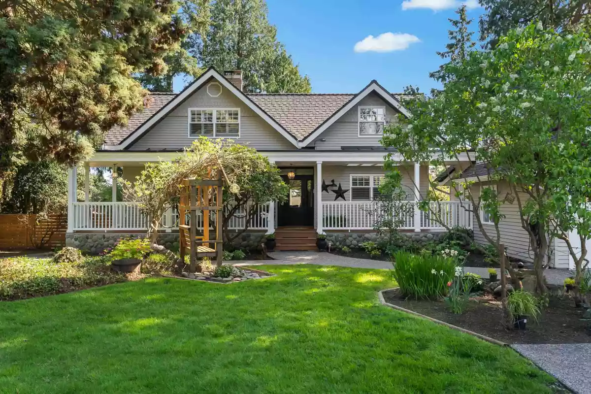 Family Room Photo of 13892 Marine Drive, White Rock, BC