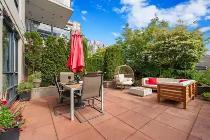 405 1 Renaissance Square, New Westminster, BC, New Westminster — Apartment/Condo for sale