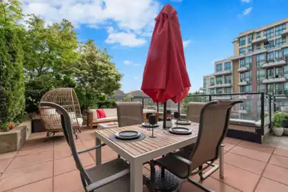 405 1 Renaissance Square, New Westminster, BC, New Westminster — Apartment/Condo for sale