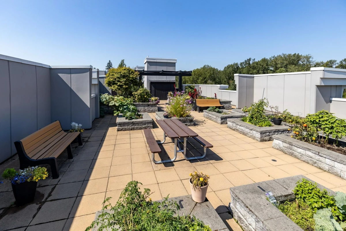 Garden / Landscaping Photo of 501 20826 72 Avenue, Langley, BC