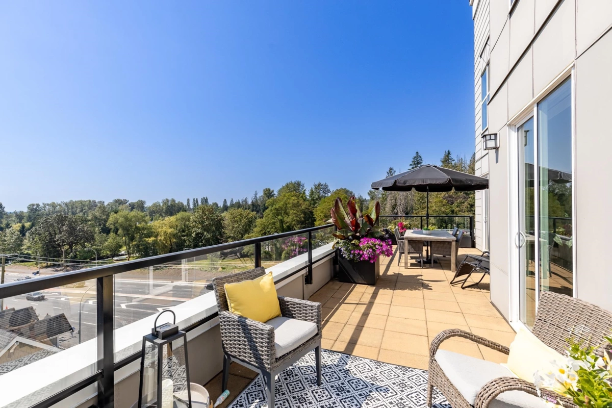 Outdoor Patio Photo of 501 20826 72 Avenue, Langley, BC