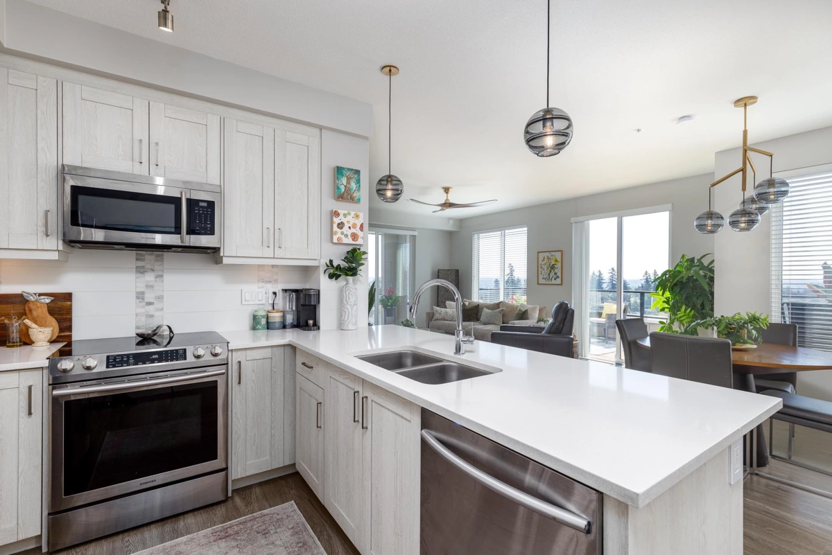 Walk-In Closet Photo of 501 20826 72 Avenue, Langley, BC