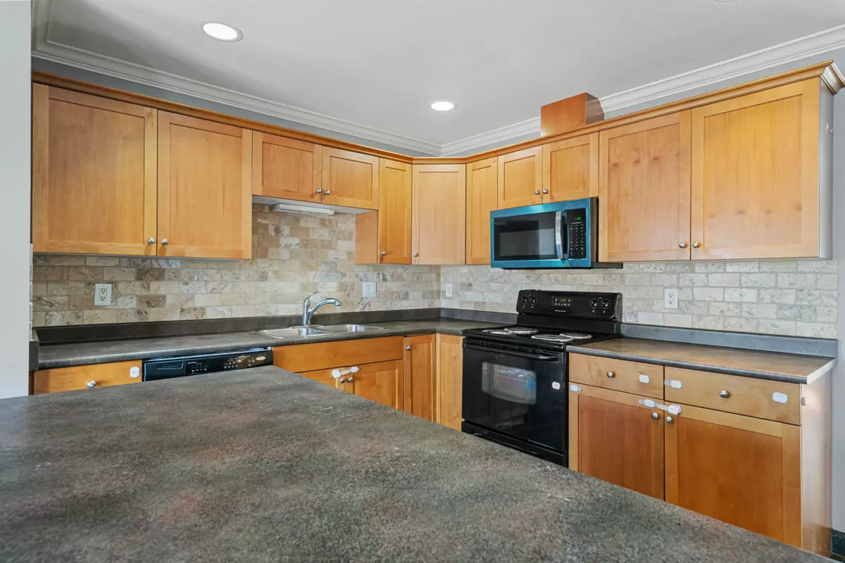 Breakfast Nook Photo of 7 5900 Jinkerson Road, Chilliwack, BC