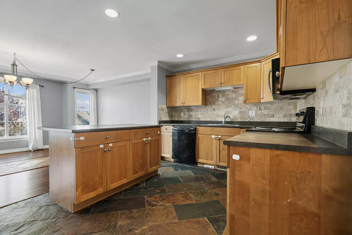 Primary Bathroom Photo of 7 5900 Jinkerson Road, Chilliwack, BC