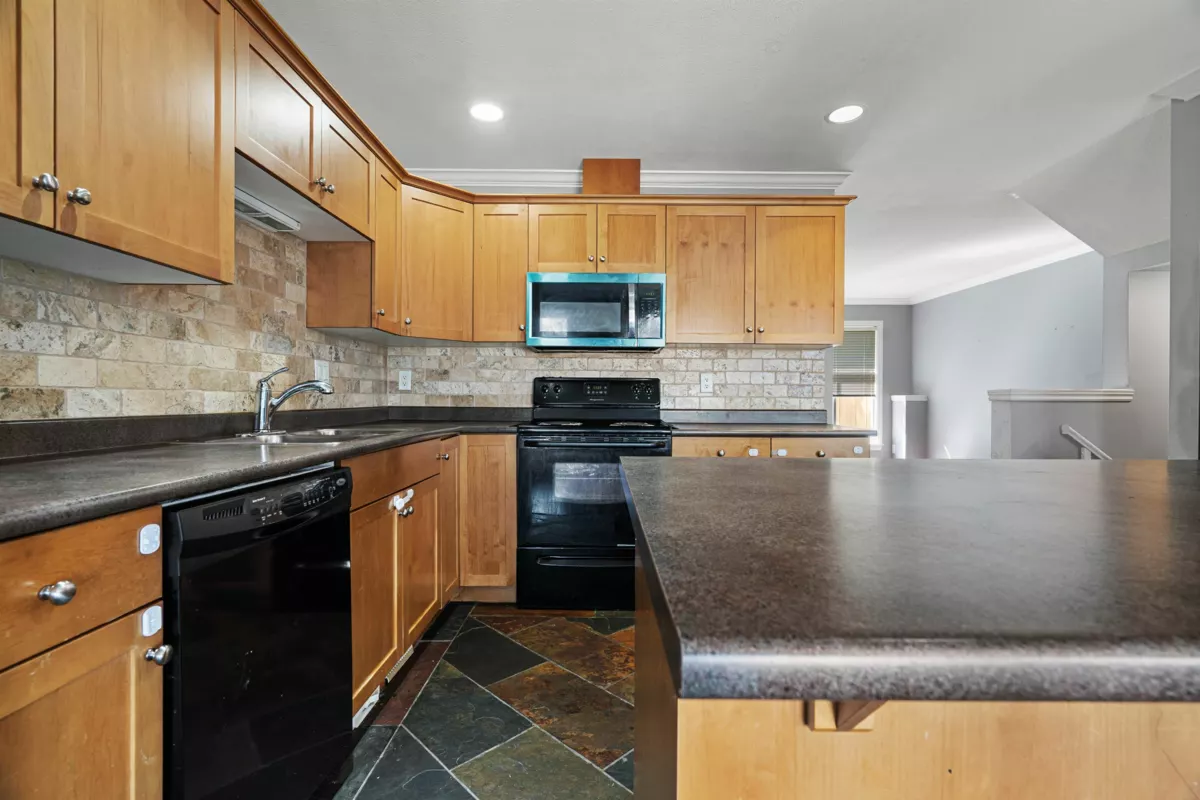 Walk-In Closet Photo of 7 5900 Jinkerson Road, Chilliwack, BC