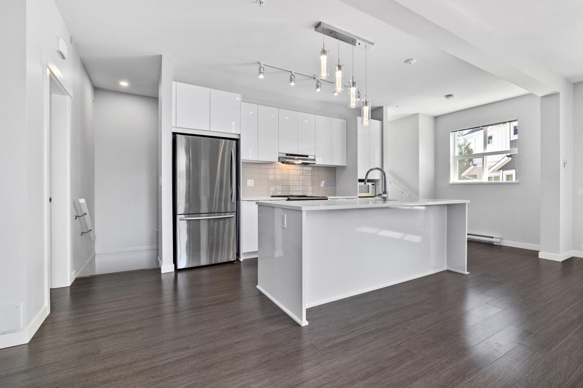 Dining Area Photo of 2701 23061 Lougheed Highway, Maple Ridge, BC