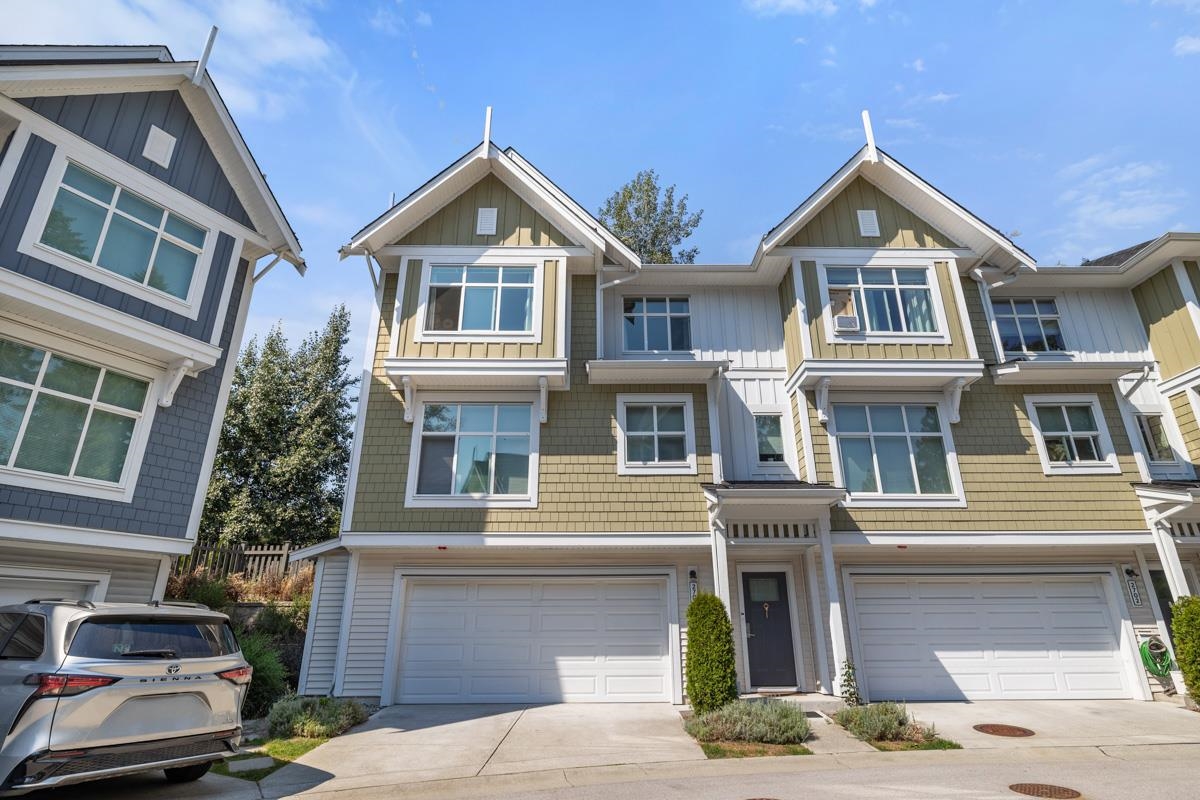 Exterior Front Photo of 2701 23061 Lougheed Highway, Maple Ridge, BC