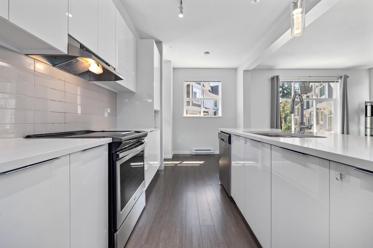 Family Room Photo of 2701 23061 Lougheed Highway, Maple Ridge, BC