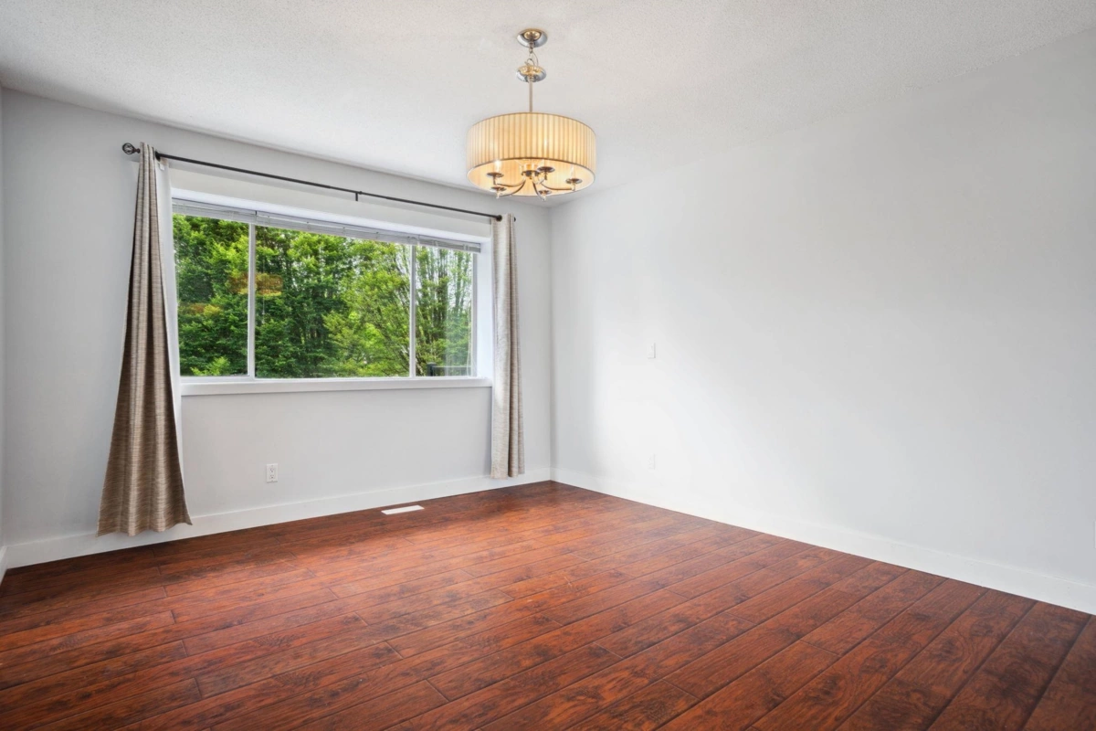 Guest Bathroom Photo of 11943 249 Street, Maple Ridge, BC