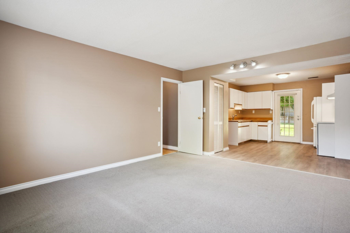 Hallway Photo of 11943 249 Street, Maple Ridge, BC