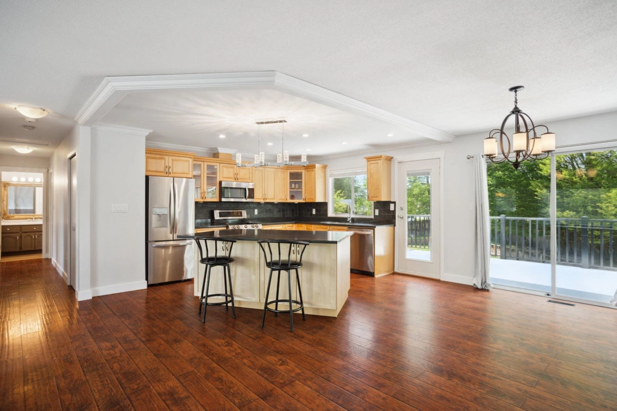 Kitchen Island Photo of 11943 249 Street, Maple Ridge, BC