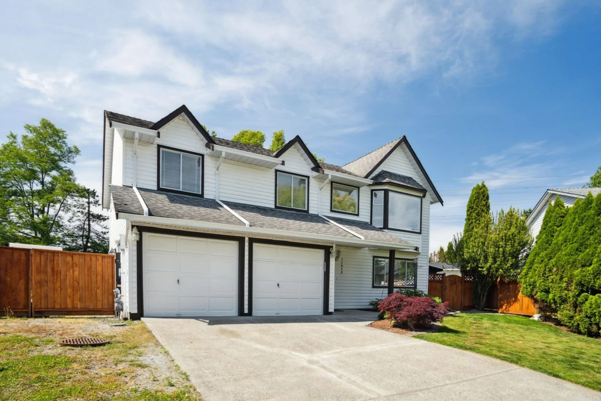 Living Room Photo of 11943 249 Street, Maple Ridge, BC
