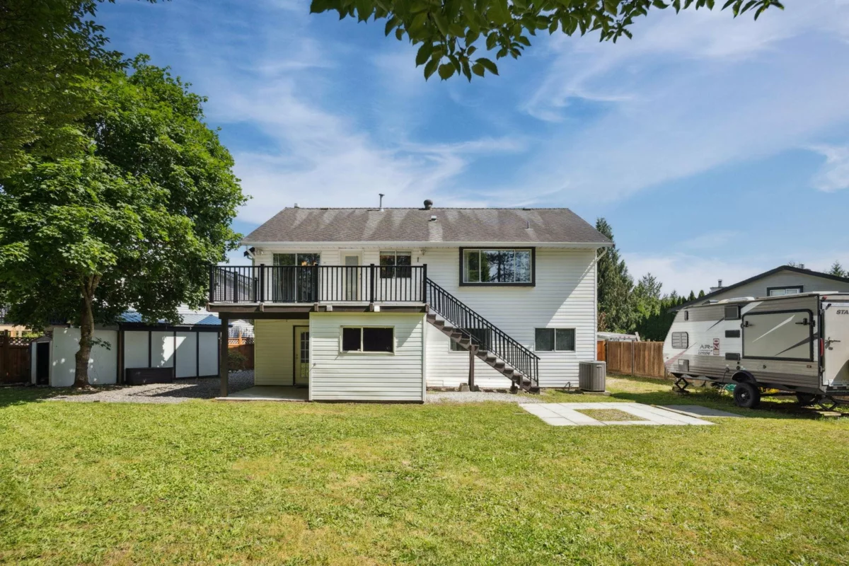 Swimming Pool Photo of 11943 249 Street, Maple Ridge, BC