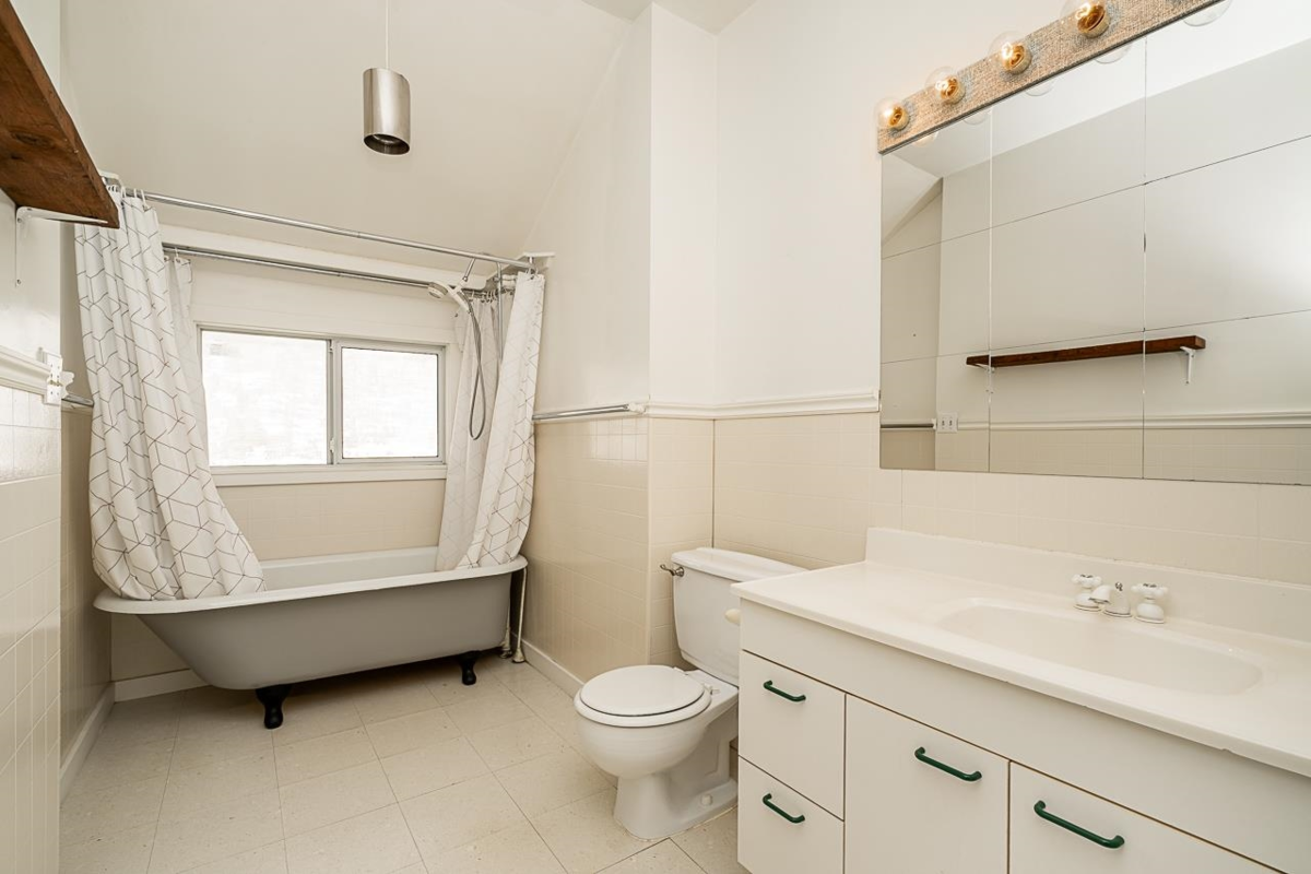 Basement Recreation Room Photo of 7386 Humphries Avenue, Burnaby, BC