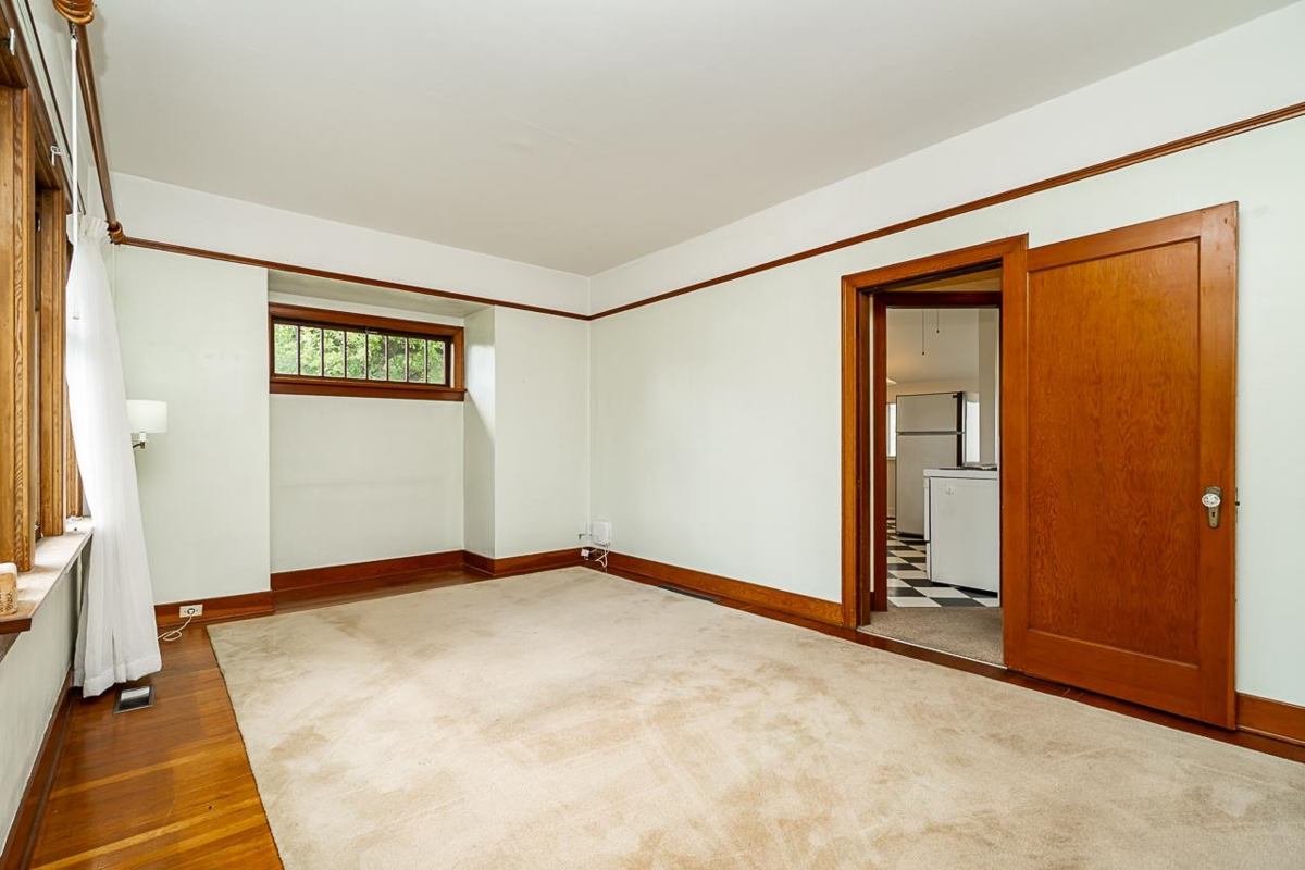 Breakfast Nook Photo of 7386 Humphries Avenue, Burnaby, BC