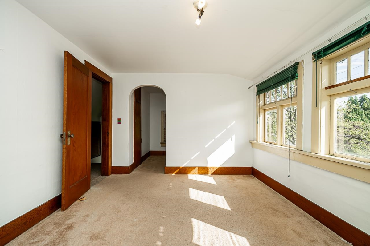 Entry Foyer Photo of 7386 Humphries Avenue, Burnaby, BC